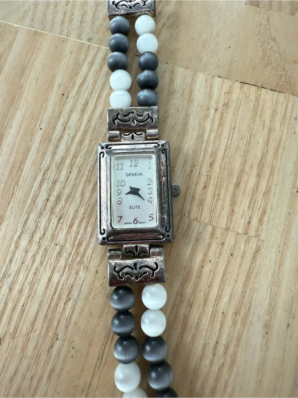 Geneva elite ladies silver tone beaded bracelet watch NEW BATTERY